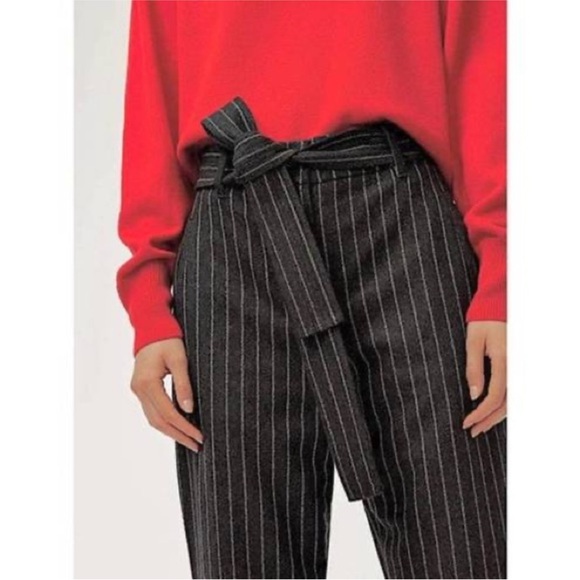 Aritzia Wilfred Jallade Wool
Cashmere Gray Pinstripe Crop
Pants Size 4 - Picture 3 of 13